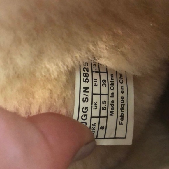 UGG Classic Short Boot - Picture 6 of 6